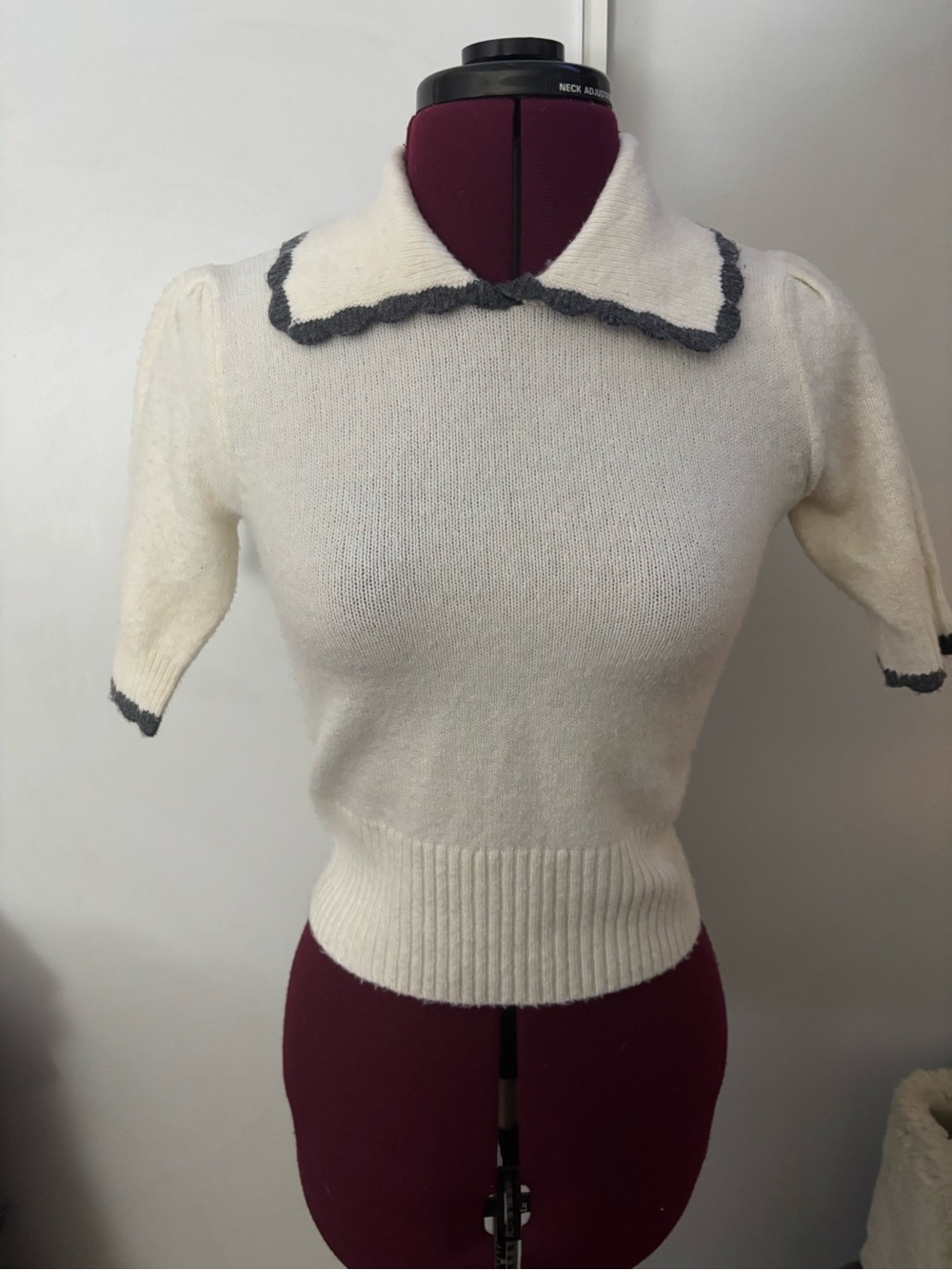 NWOT Song of Style Cream Short-Sleeve Scalloped Collar with trim, Size XS